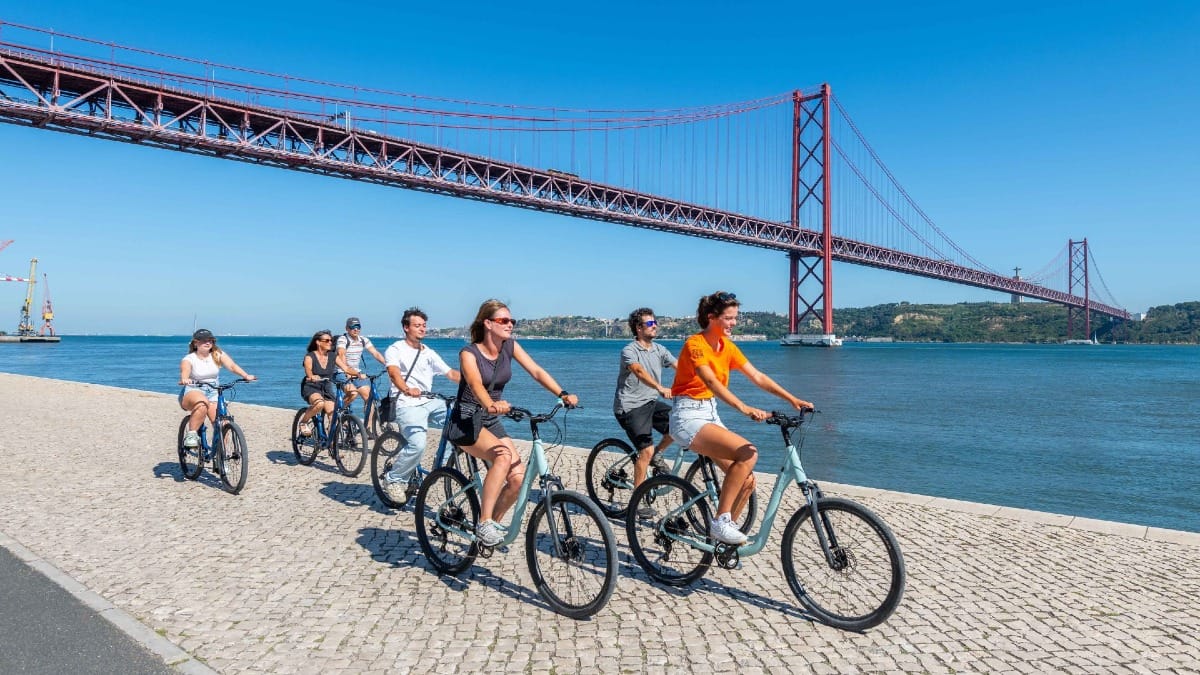 gD2c tejo and 25 de abril lisbon bike tour