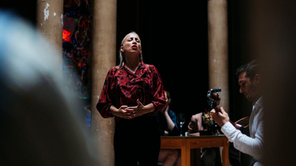 h6Bq lisbon female artist singing saudade fado live performance