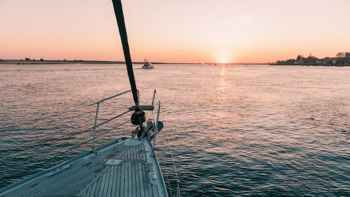 Crucero en Velero al Atardecer en Oporto por el Río Duero