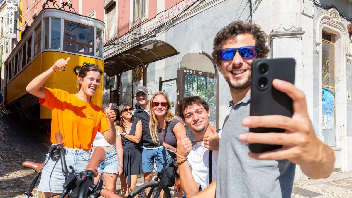 izfx lisbon bike tour happy guests