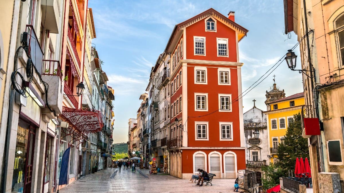 jF0v coimbra historic pedestrian street