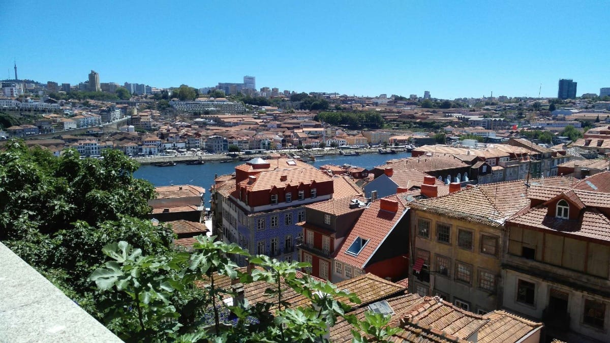 Profitez de l'un des meilleurs points de vue de Porto avec un panorama imprenable sur le fleuve Douro et le quartier classé au patrimoine mondial de l'UNESCO.