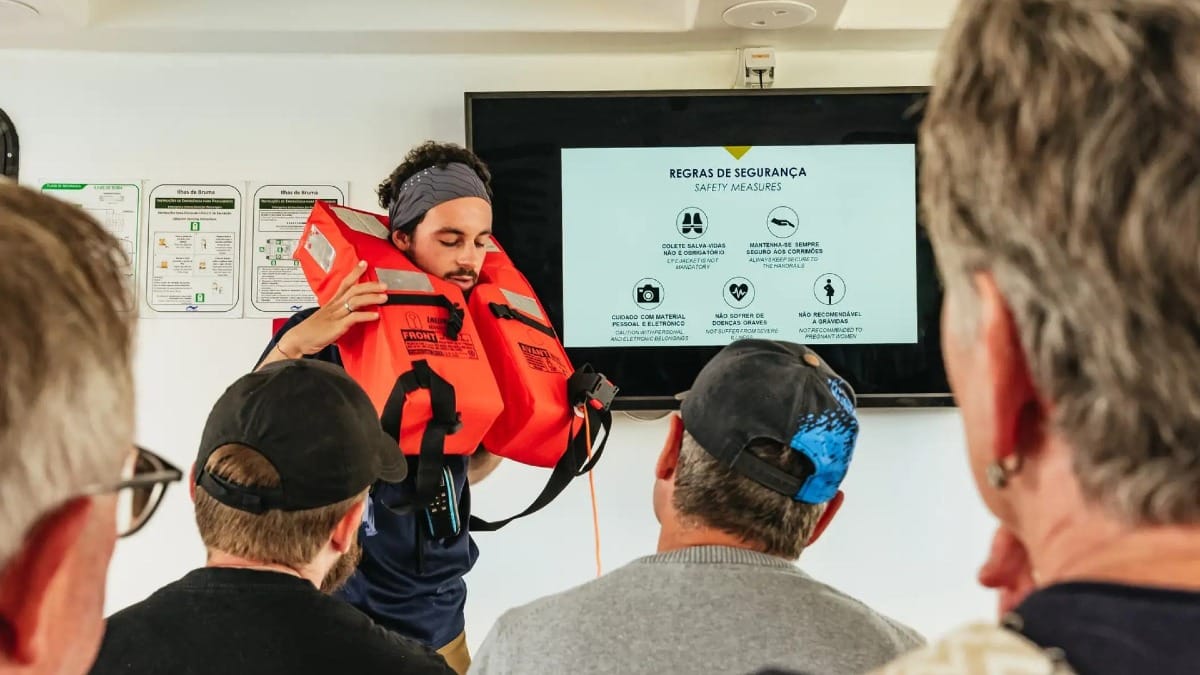 Aprenda com biólogos marinhos antes de partir para o mar numa experiência responsável de vida selvagem