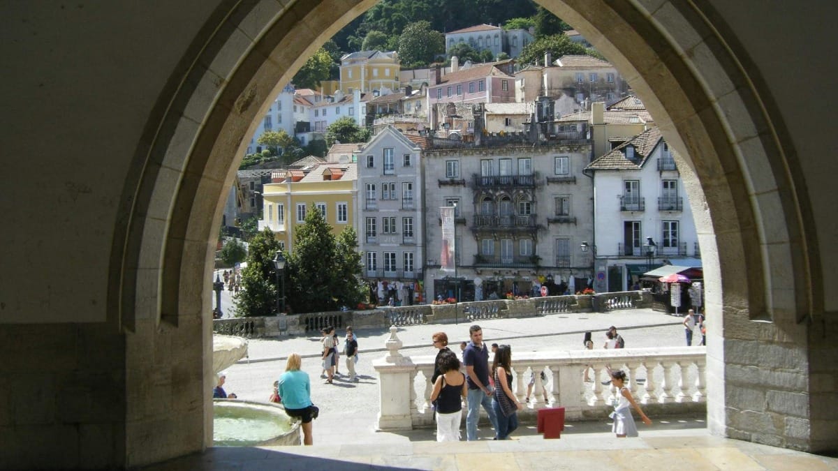 jLPk sintra village private walking tour