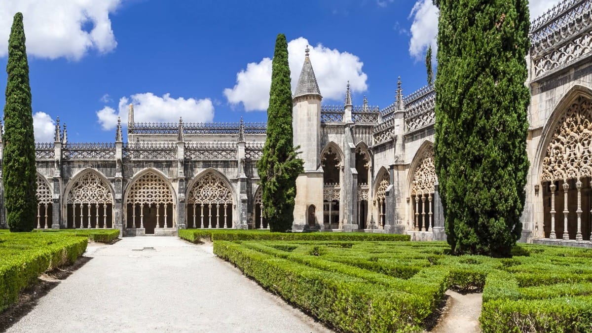 k4n0 batalha monastery garden cloister view