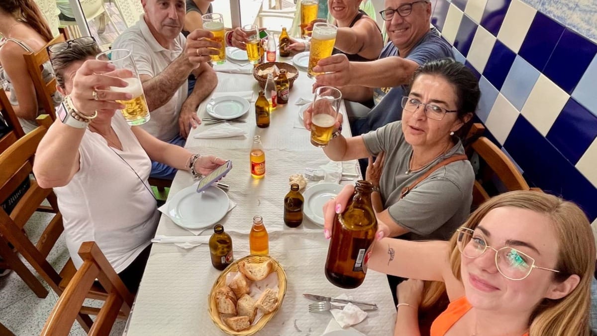 Découvrez les plats authentiques des Açores et l'hospitalité locale lors de votre visite gastronomique