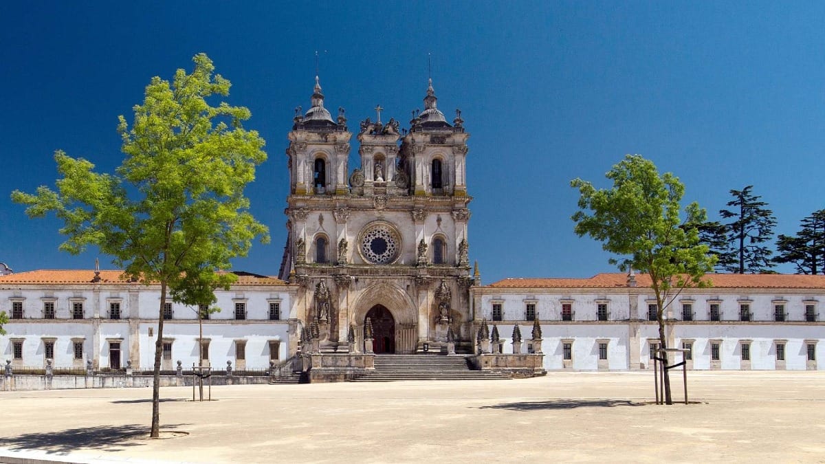 lruv alcobaca monastery gothic facade blue sky