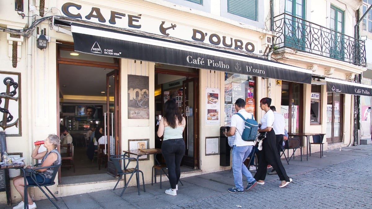 Café Piolho en Oporto, una cafetería centenaria incluida en el tour de cata de vinos por Cooltour Oporto