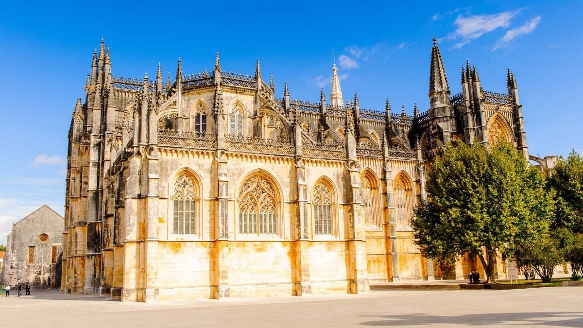 lzxr batalha monastery gothic architecture blue sky