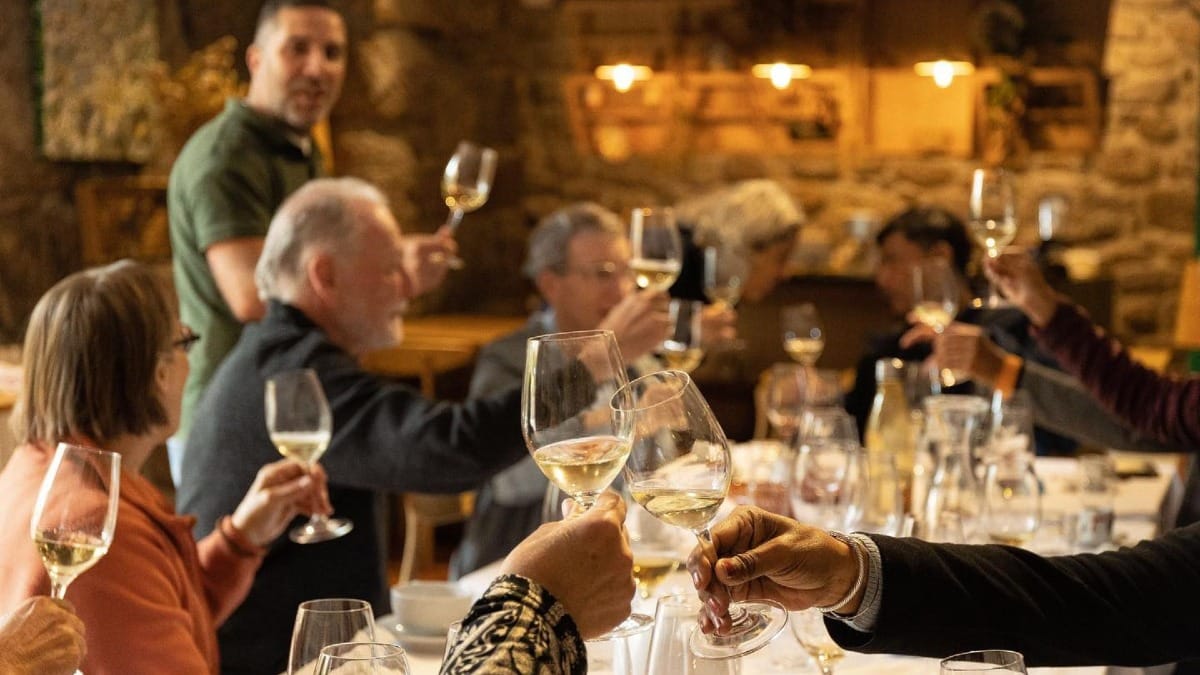 Un toast spécial avec du vinho verde | Cooltour Oporto