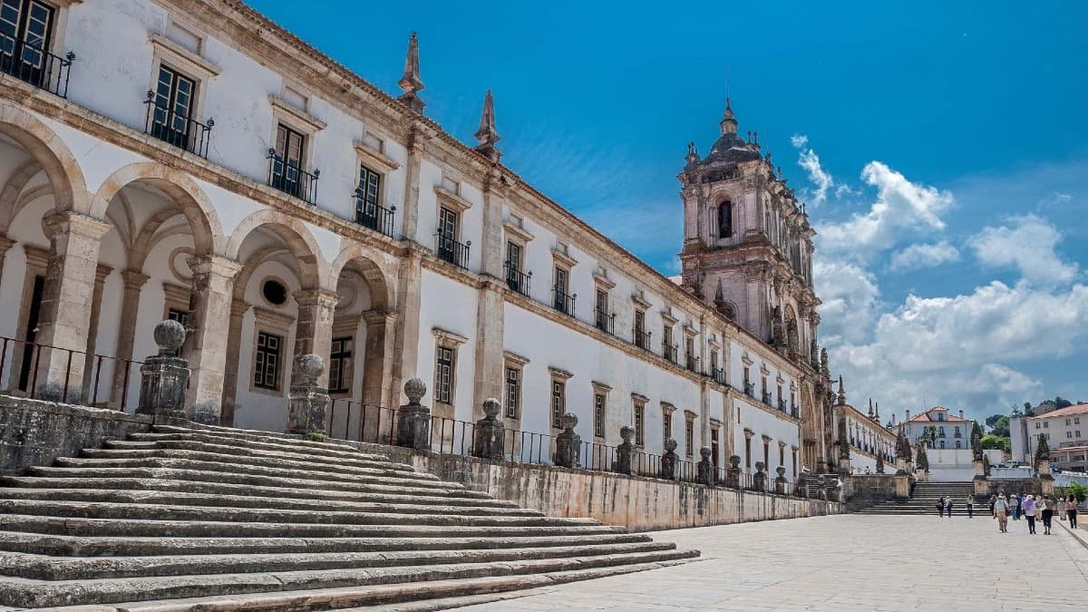 Private Alcobaça Monastery Tour – Love, Power & Secrets