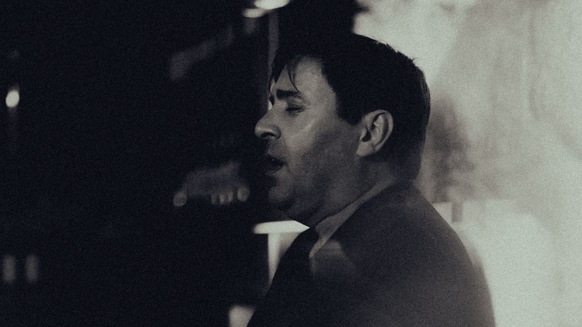 Fadista ao vivo no Porto num espetaculo de fado com jantar tradicional português