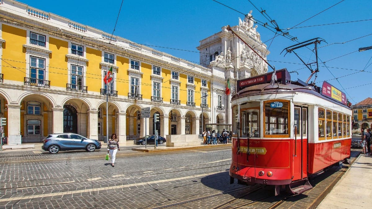 oJo7 lisbon bike tour historic tram