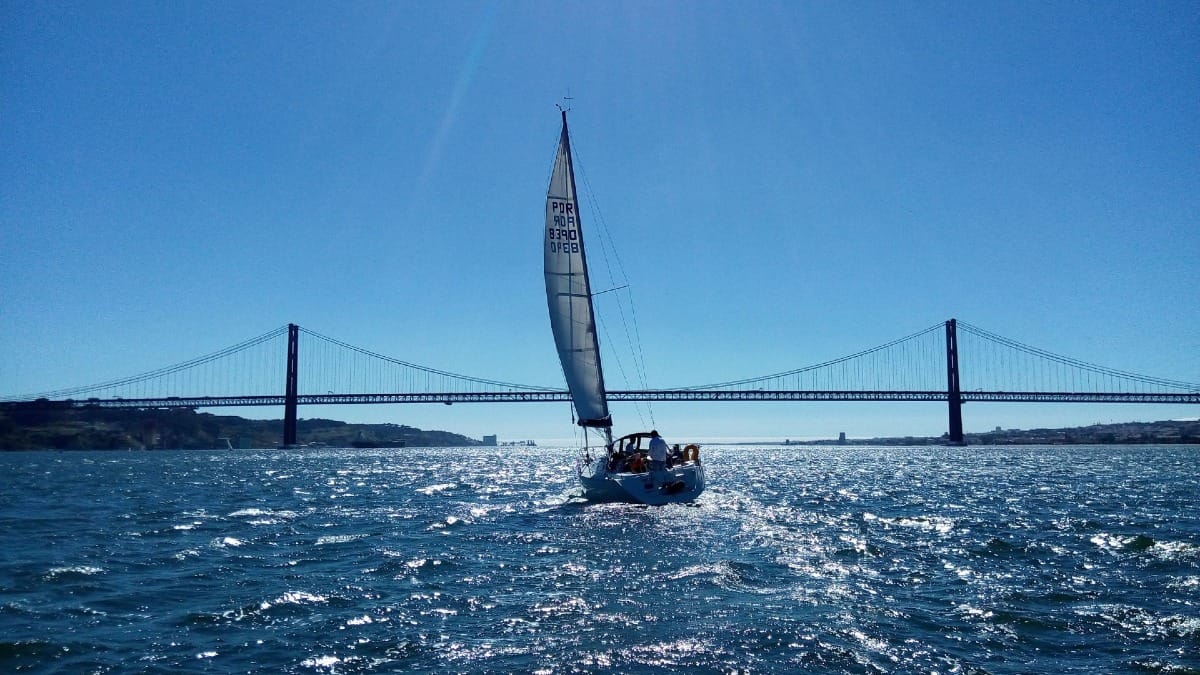 oOOL sailing private boat lisbob bridge