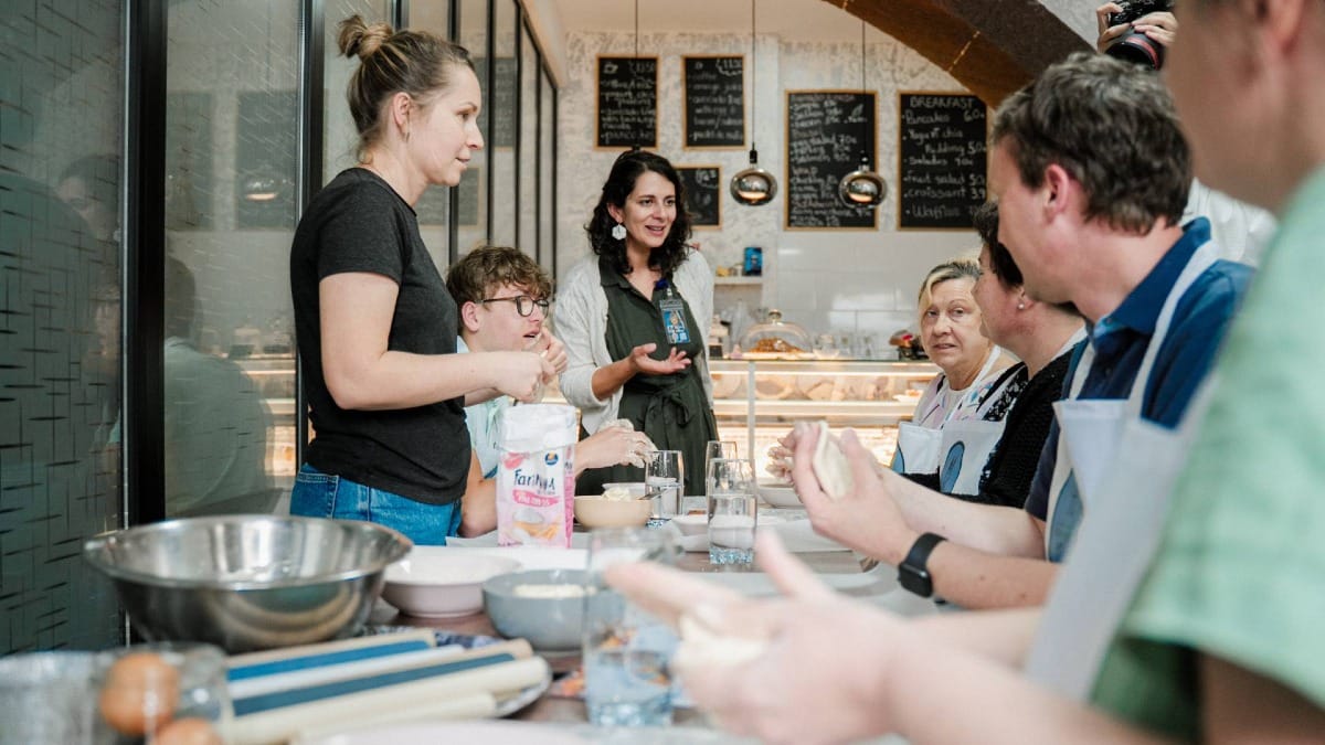 Disfruta de un ambiente agradable y acogedor en este taller para grupos reducidos