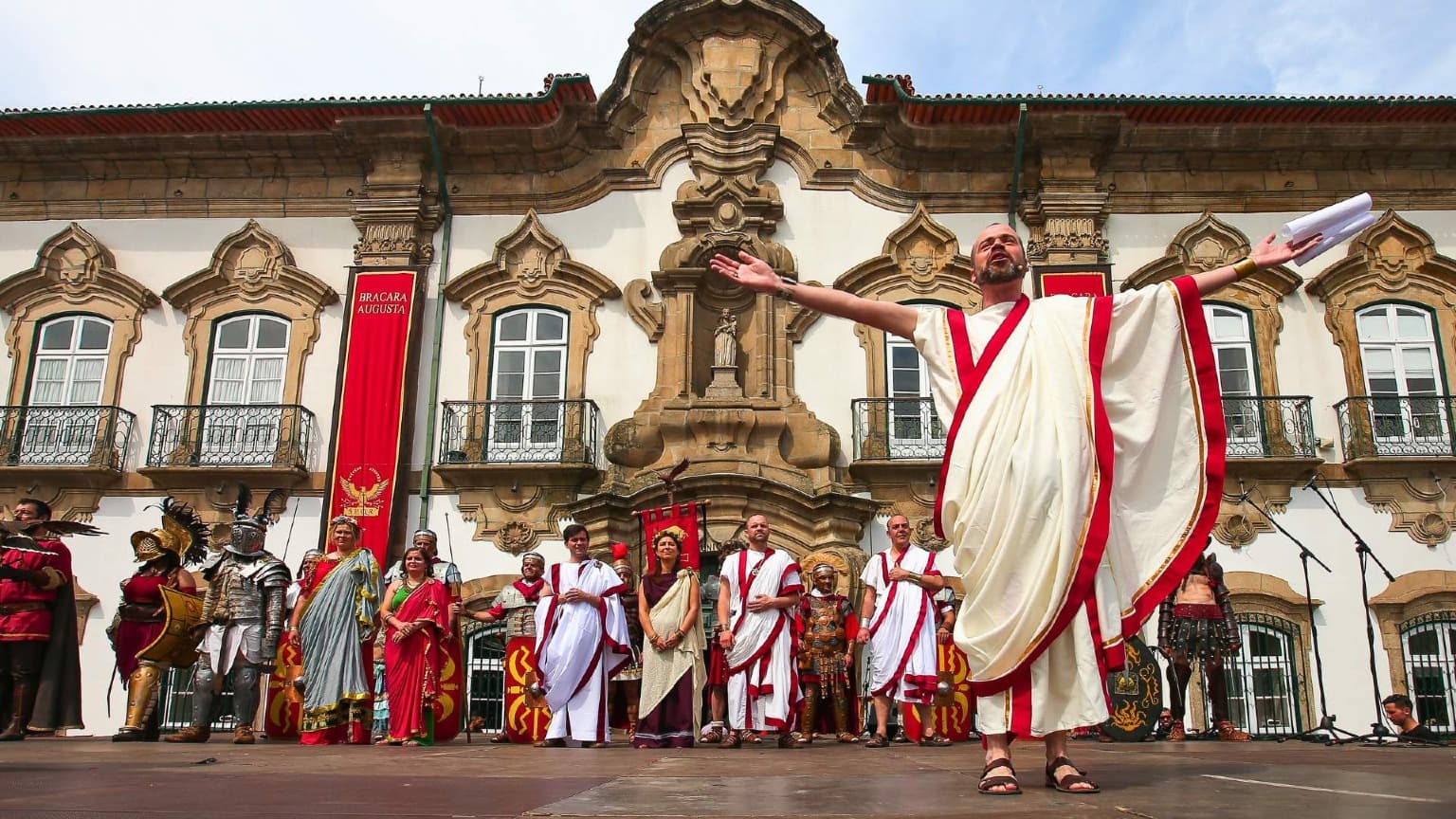 Opening ceremony of Braga Romana festival featuring historical costumes and Roman-style performances in the city center.