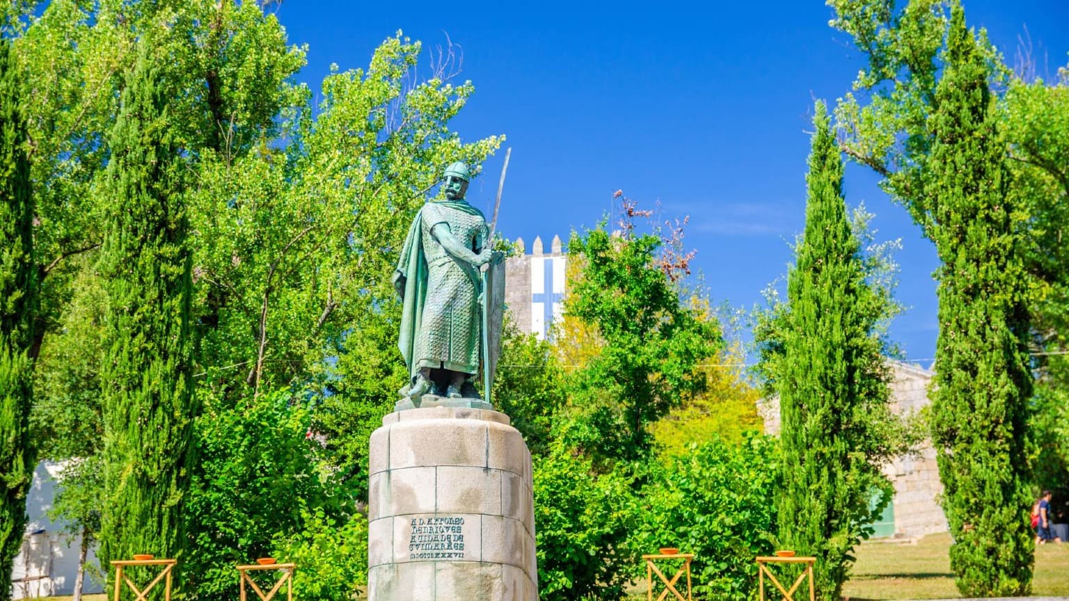 Estátua de D. Afonso Henriques, o primeiro rei de Portugal, em Guimarães