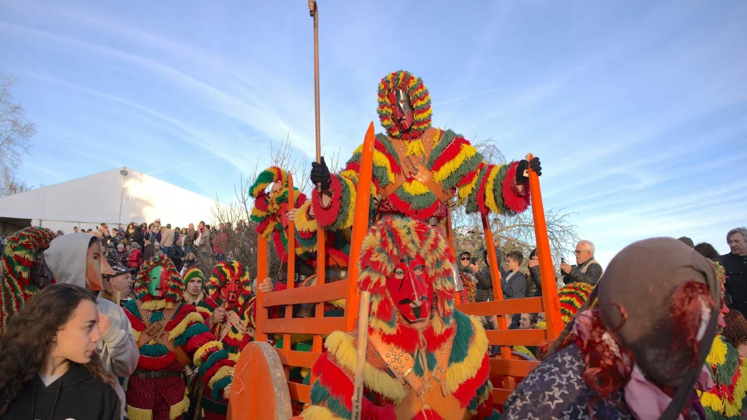 Groupe de Caretos de Podence pendant les célébrations du carnaval dans le nord du Portugal
