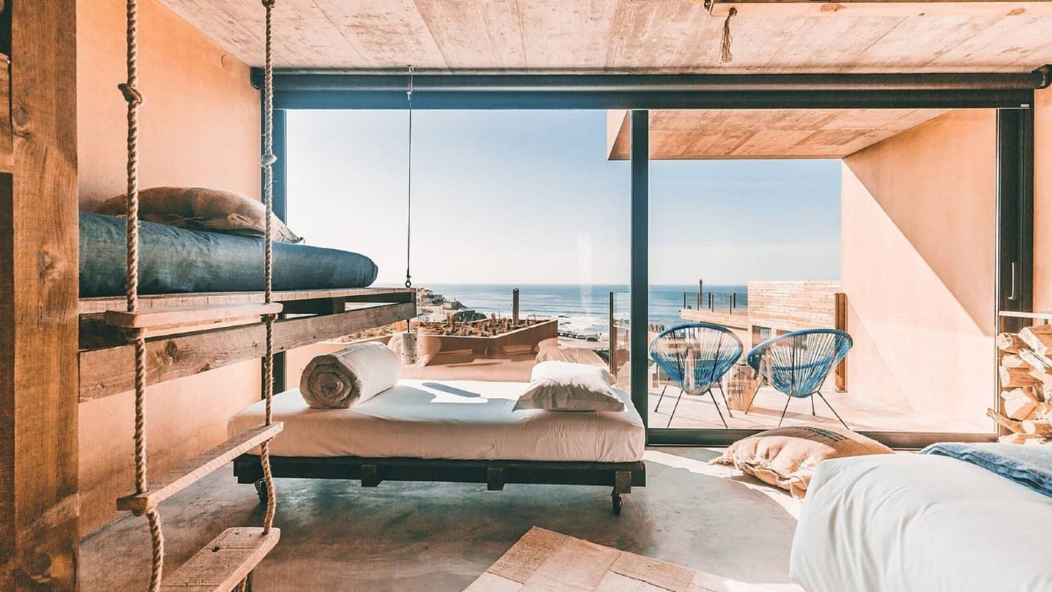 Foto de Noah Surf House, alojamento sustentável em Santa Cruz, Torres Vedras (Centro de Portugal Ocidental)