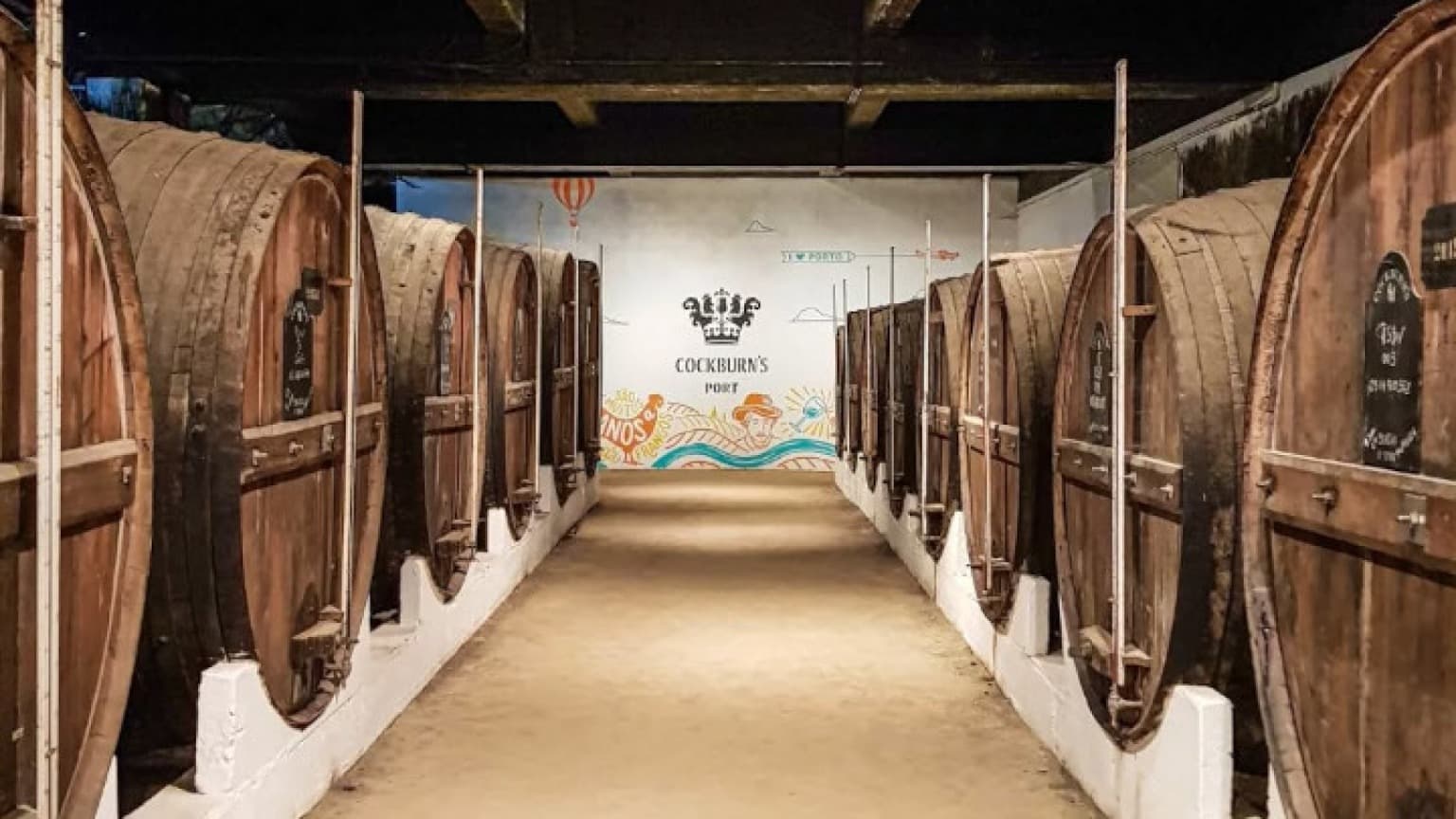 Imagen de las bodegas de vino de Oporto Cockburn's Lodge, fuente Facebook
