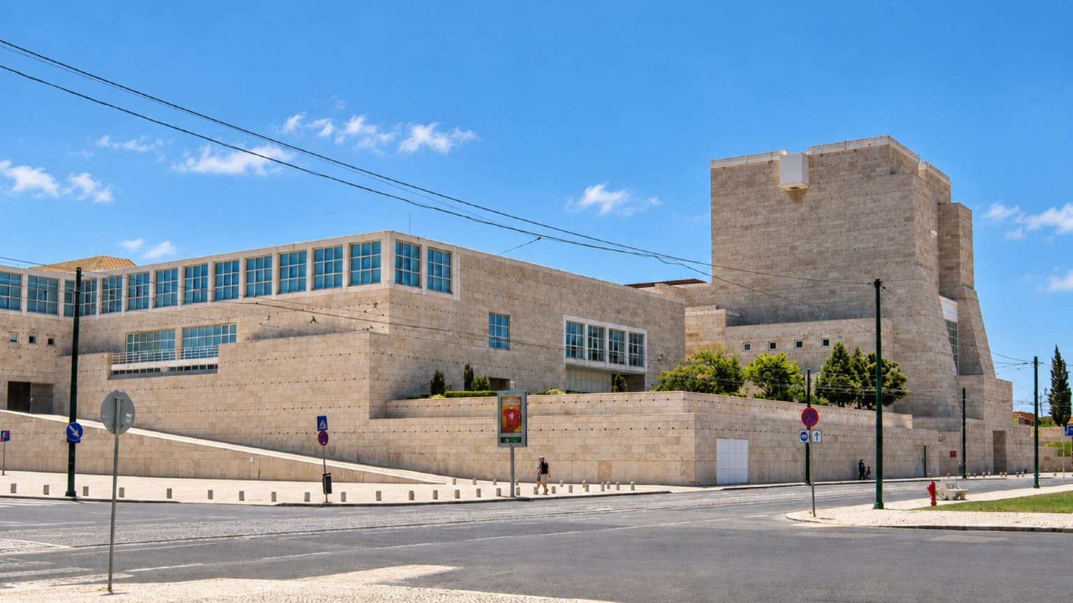 Extérieur du Centro Cultural de Belém, qui abrite le musée MAC/CCB, à Lisbonne