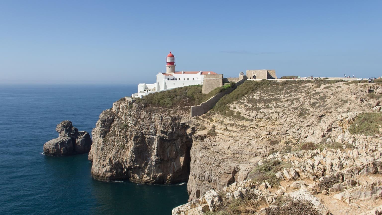 Cabo de São Vicente, cerca de Sagres, conocido como «el fin del mundo», con su emblemático faro.