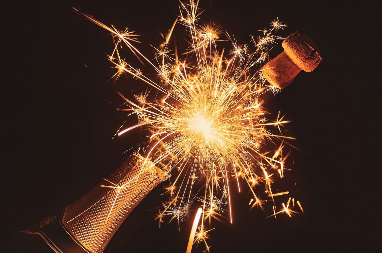 Festas, música ao vivo e fogo de artifício no Porto