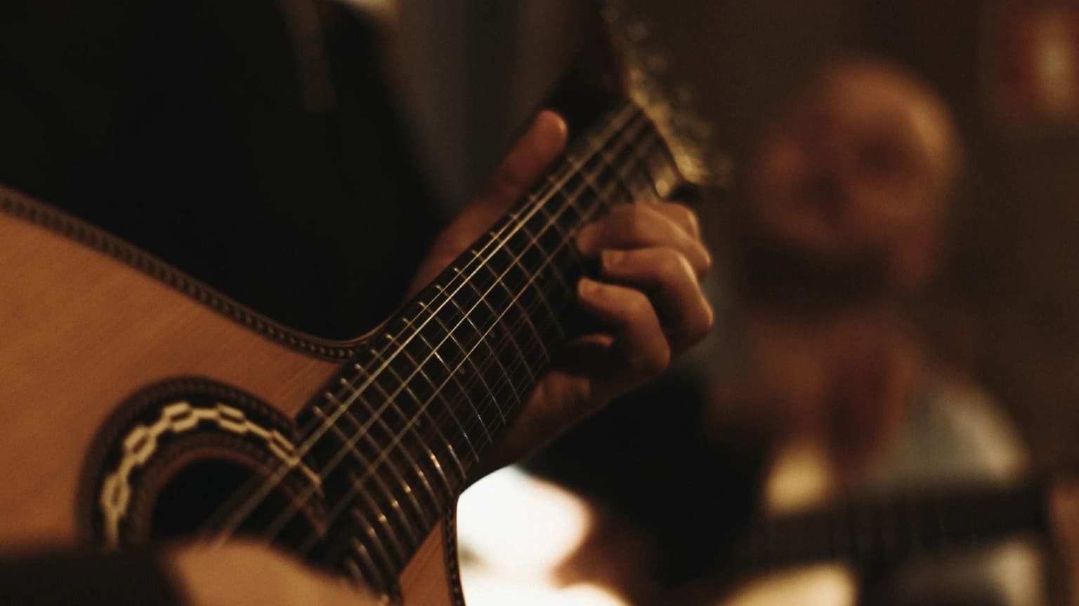 Spectacle de fado en direct à Porto avec guitare portugaise et ambiance intimiste