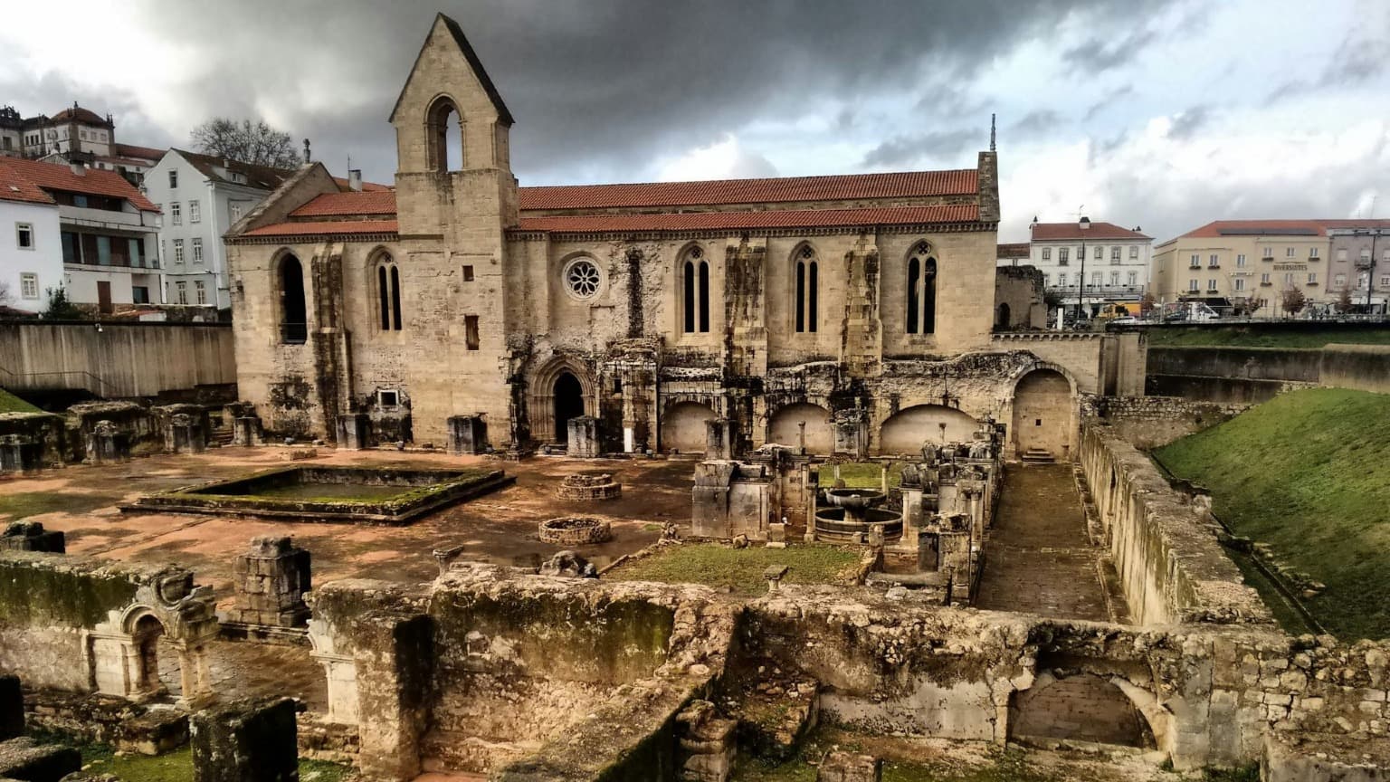 Ruínas do Mosteiro de Santa Clara-a-Velha em Coimbra