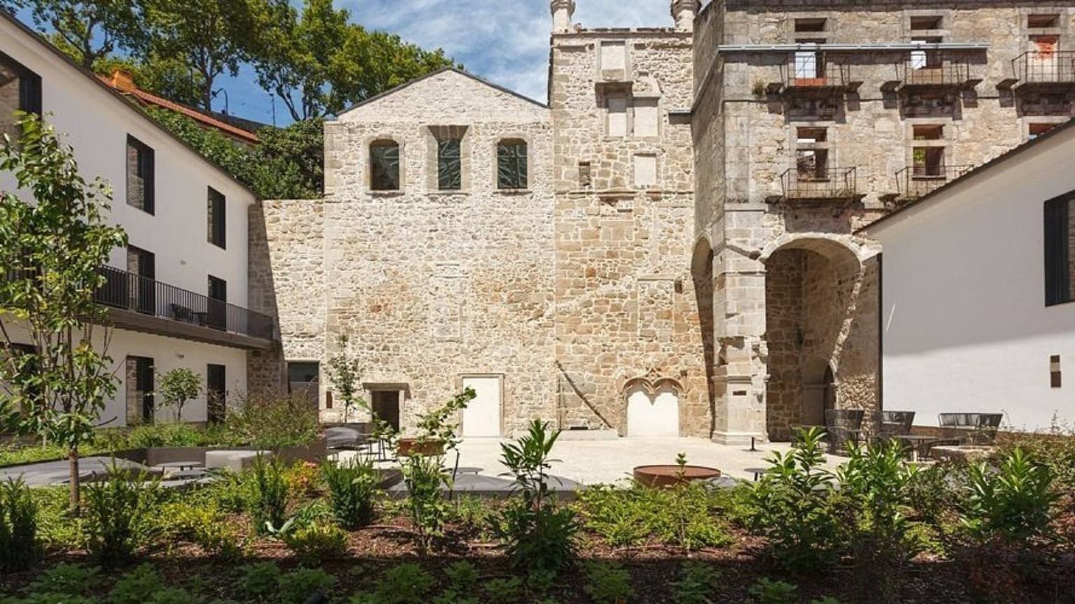 Photo of NEYA Porto Hotel, a sustainable stay in Porto