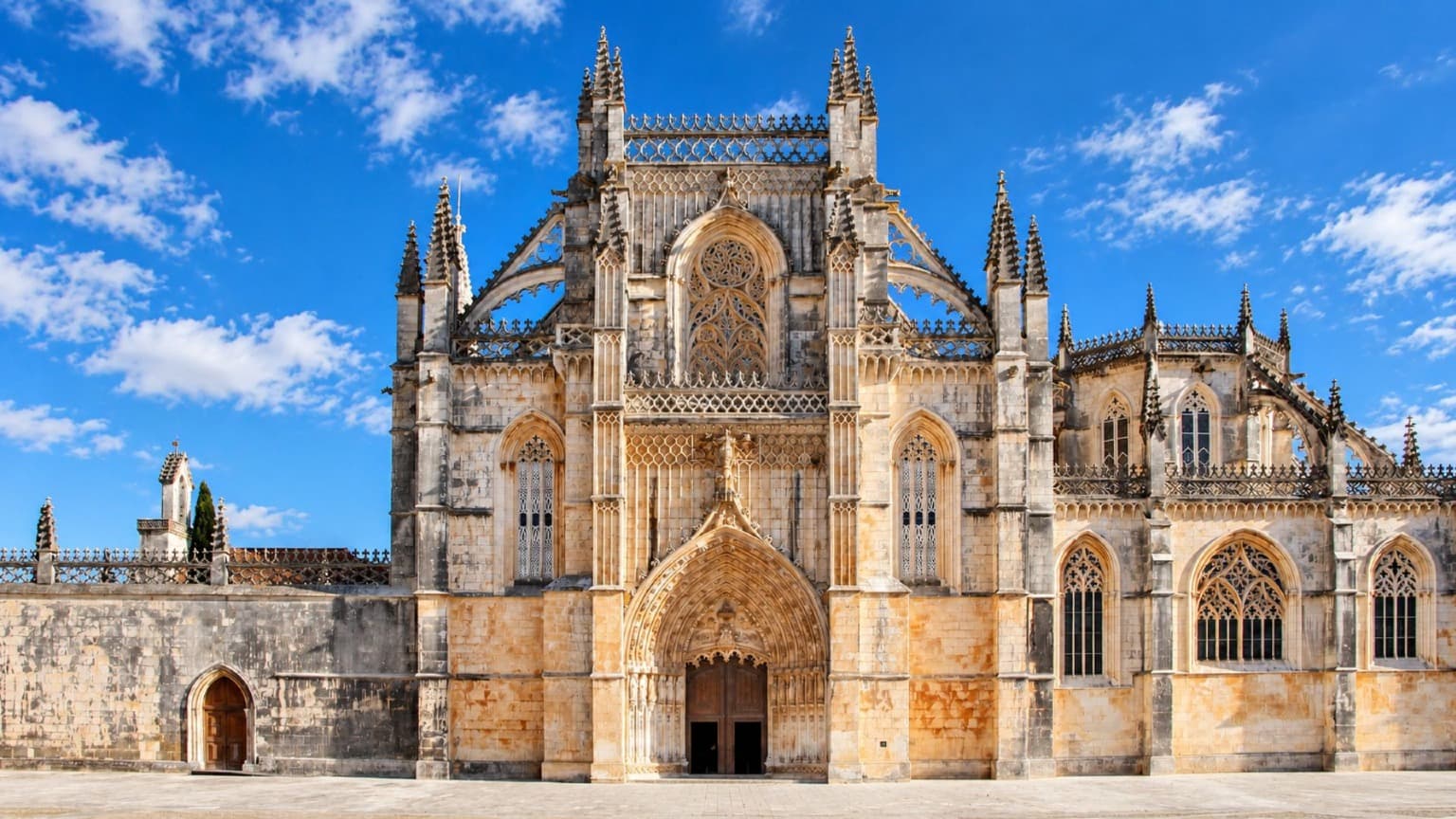 Visiting Batalha Monastery: History, Architecture & What to See