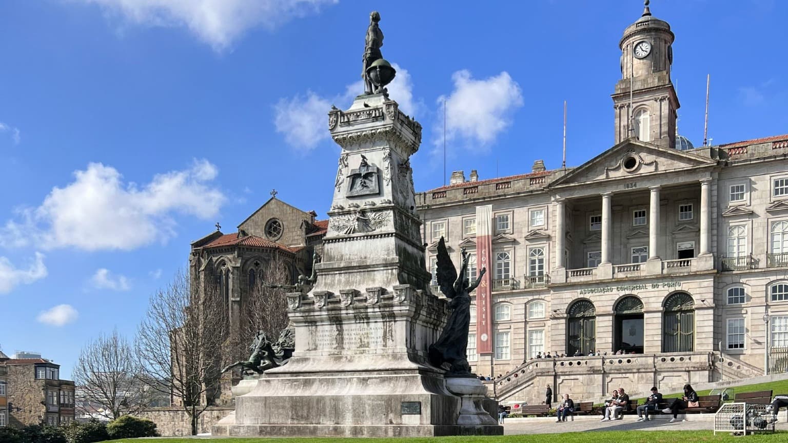 Image du Palacio da Bolsa et de l'église São Francisco