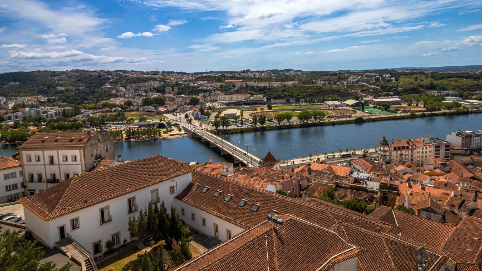Vista sobre o rio Mondego e Coimbra, Portugal