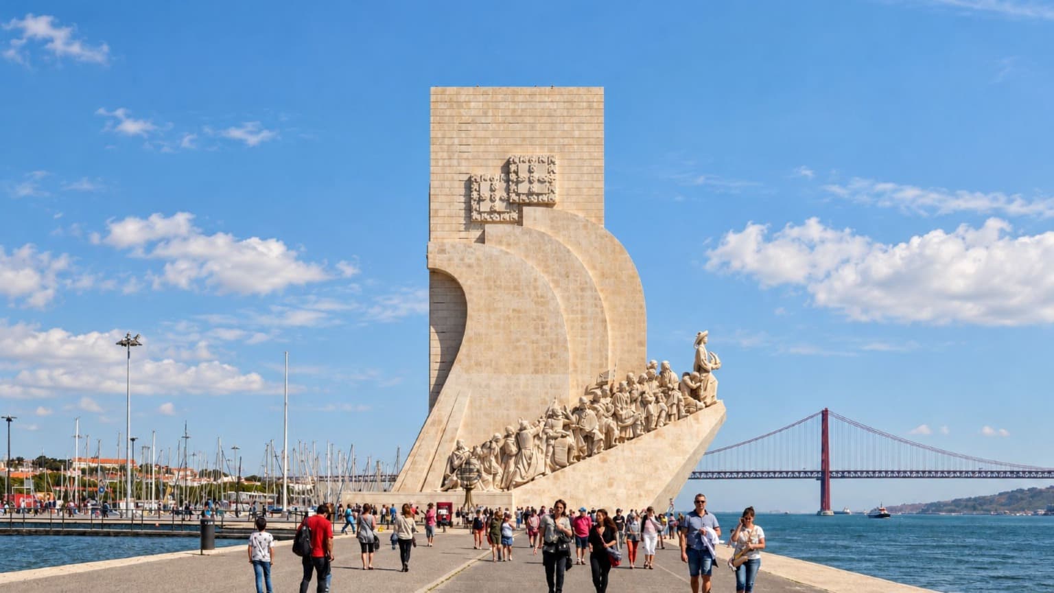 Le monument du Padrão dos Descobrimentos surplombant le Tage à Belém