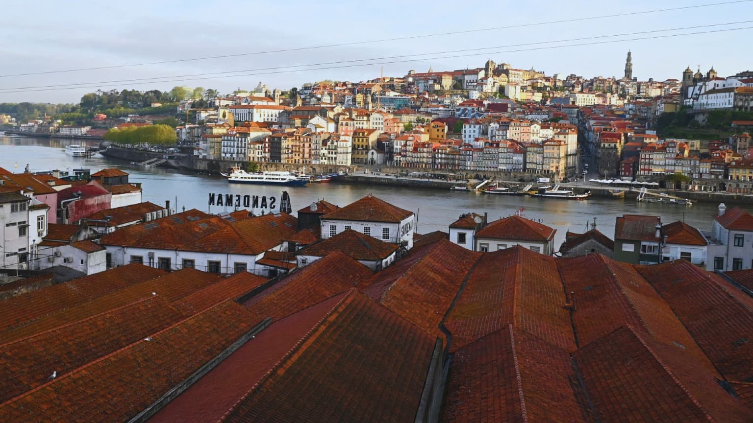 Imagen de las Bodegas de Vino de Oporto en Vila Nova de Gaia
