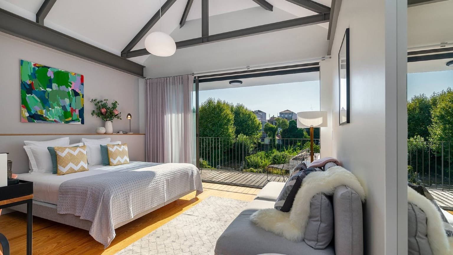 Photo of Canto de Luz, a sustainable stay in Porto