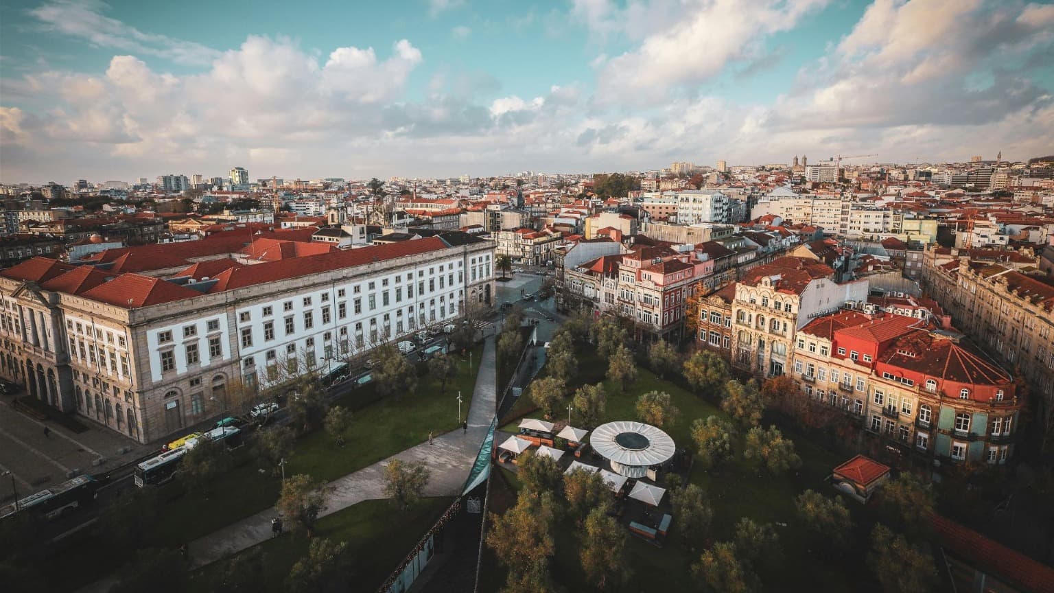 Imagem panorâmica da cidade do Porto apartir da Torre dos Clérigos