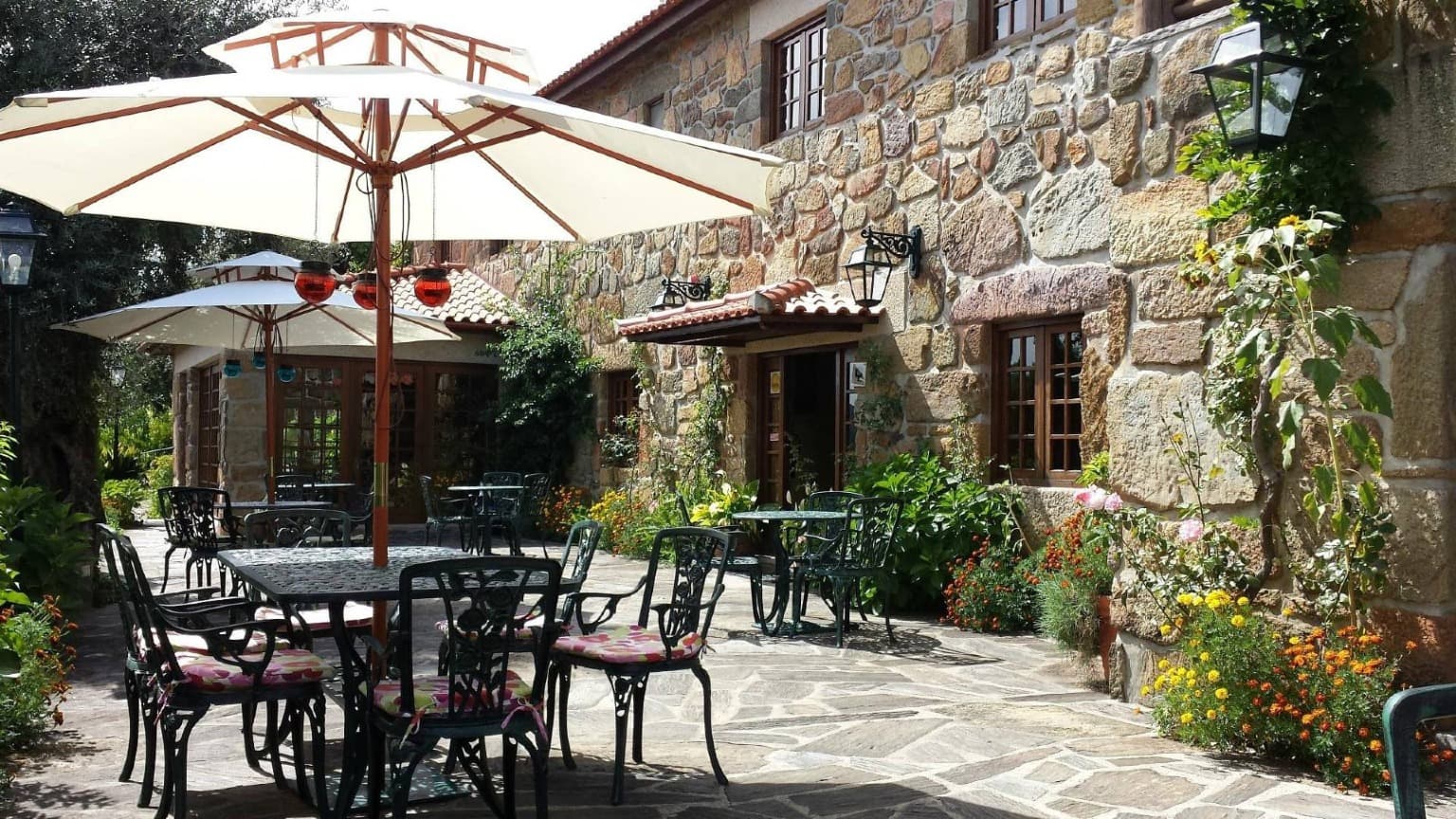 Photo de Quinta das Escomoeiras, hébergement durable en Nord du Portugal - Celorico de Basto, Minho