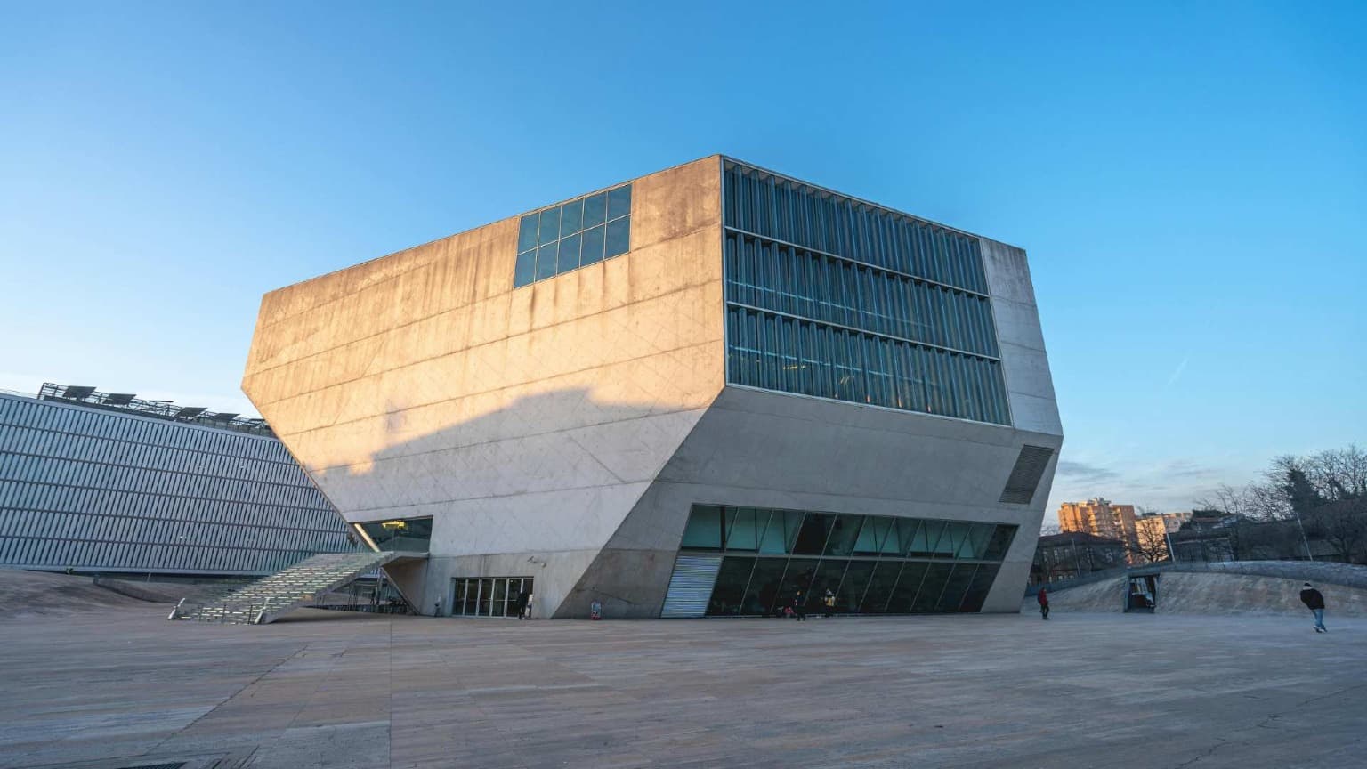 La Casa da Música à Porto, avec son architecture moderne conçue par Rem Koolhaas.