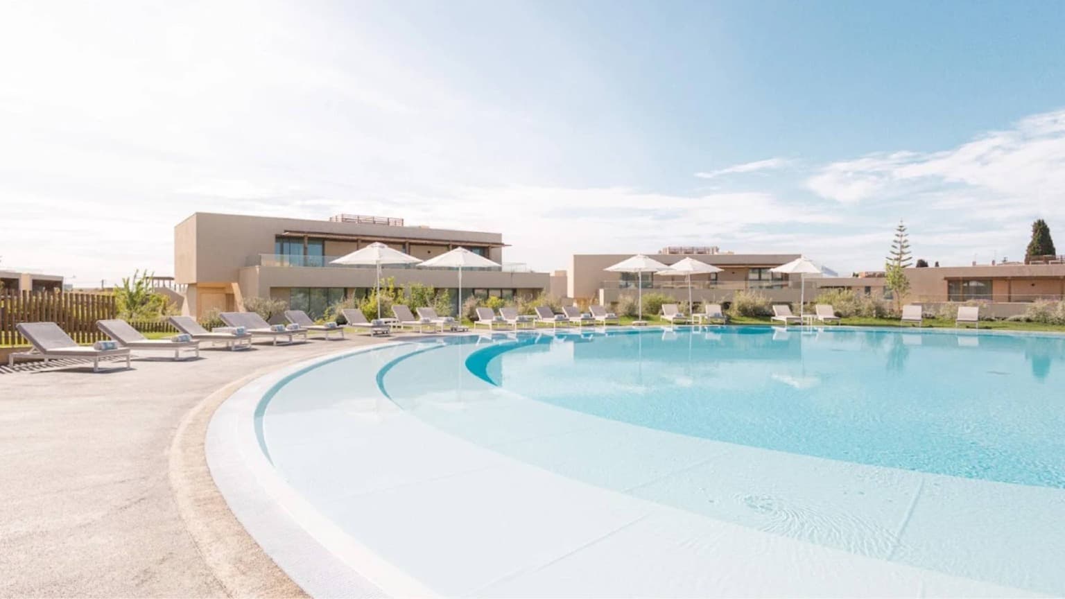 Foto da White Shell Beach Villas, alojamento sustentável no Sul do Algarve – Porches