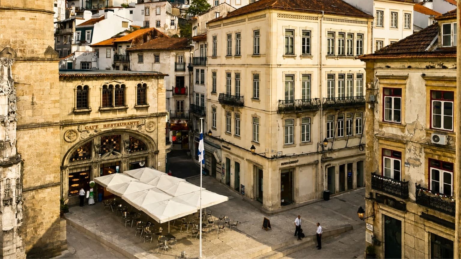 Café Santa Cruz junto ao Mosteiro de Santa Cruz em Coimbra