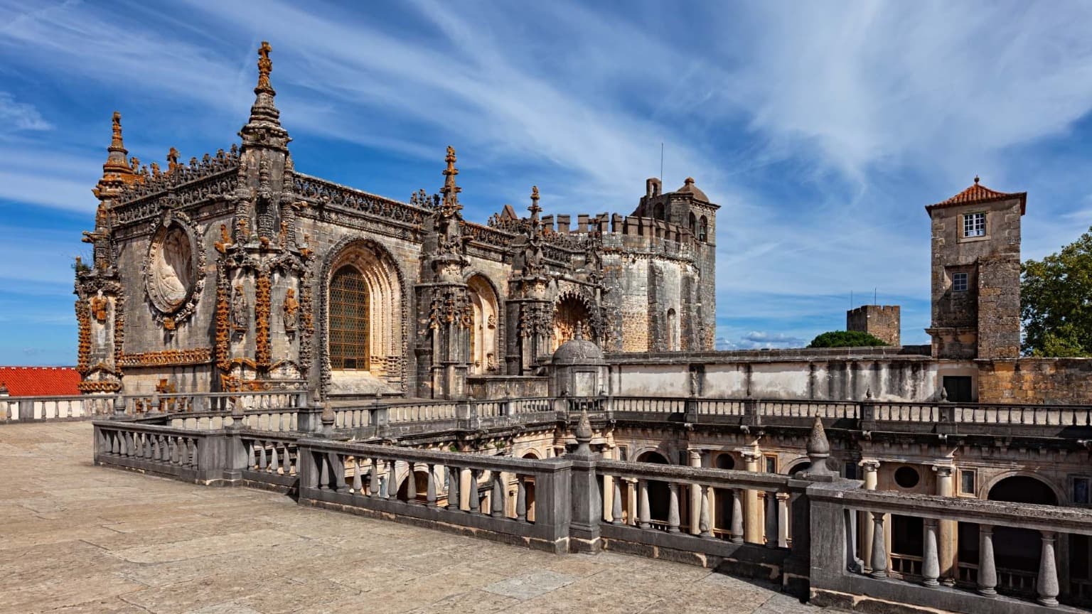 Vue extérieure du couvent du Christ à Tomar, site classé au patrimoine mondial de l'UNESCO lié aux Templiers