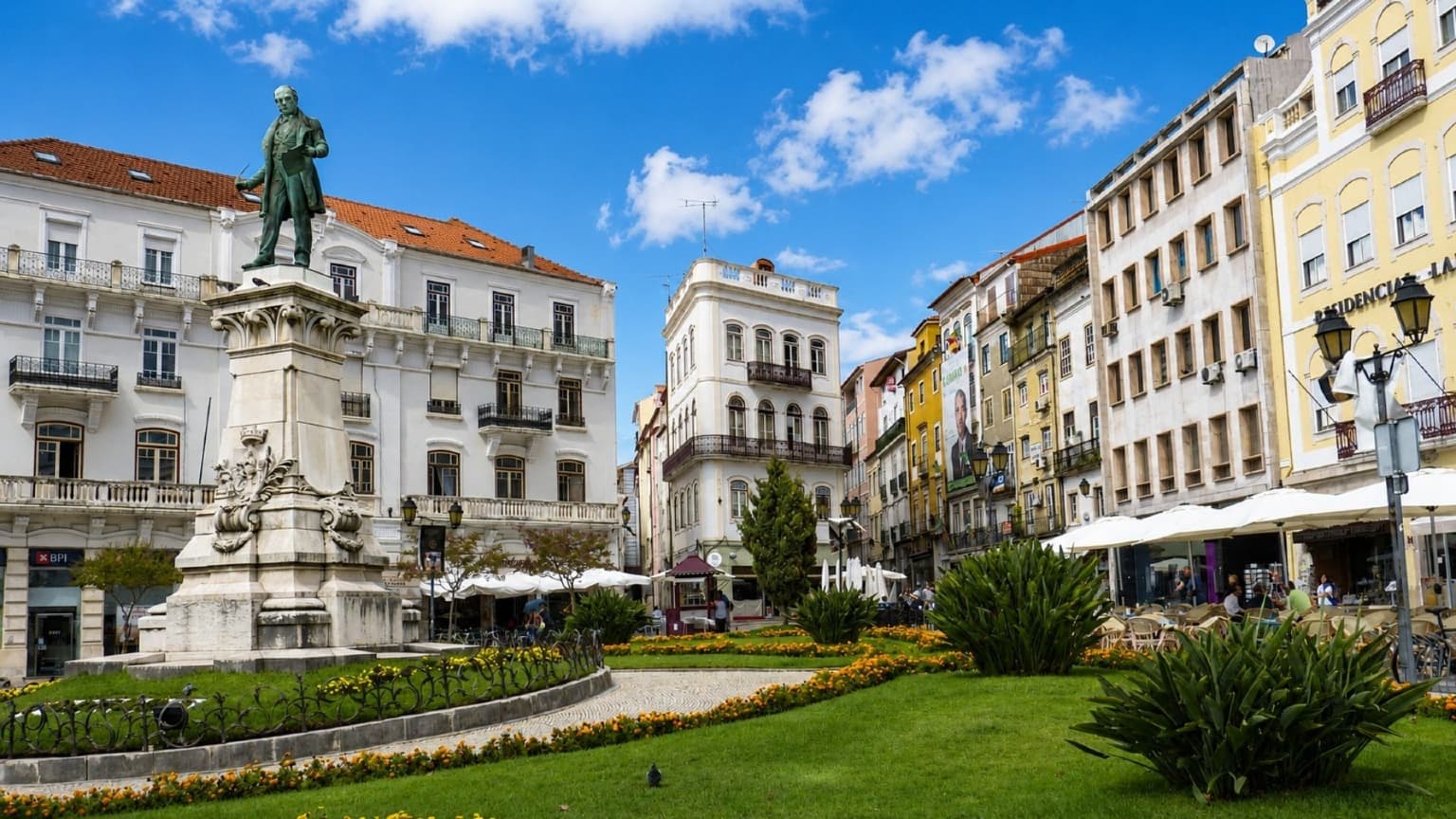 Largo da Portagem no centro da cidade de Coimbra