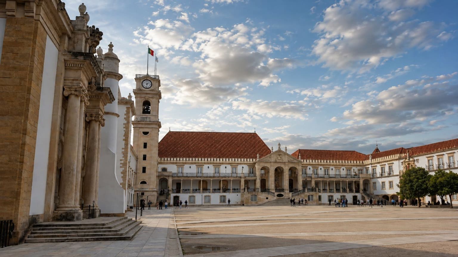 Pátio do Paço das Escolas na Universidade de Coimbra