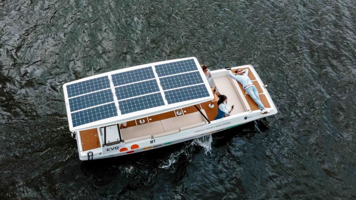 Passeio Privado de Barco Solar no Vale do Douro com Prova de Vinhos