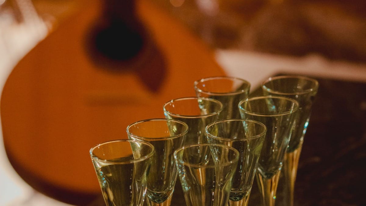 rk9R lisbon fado show with wine