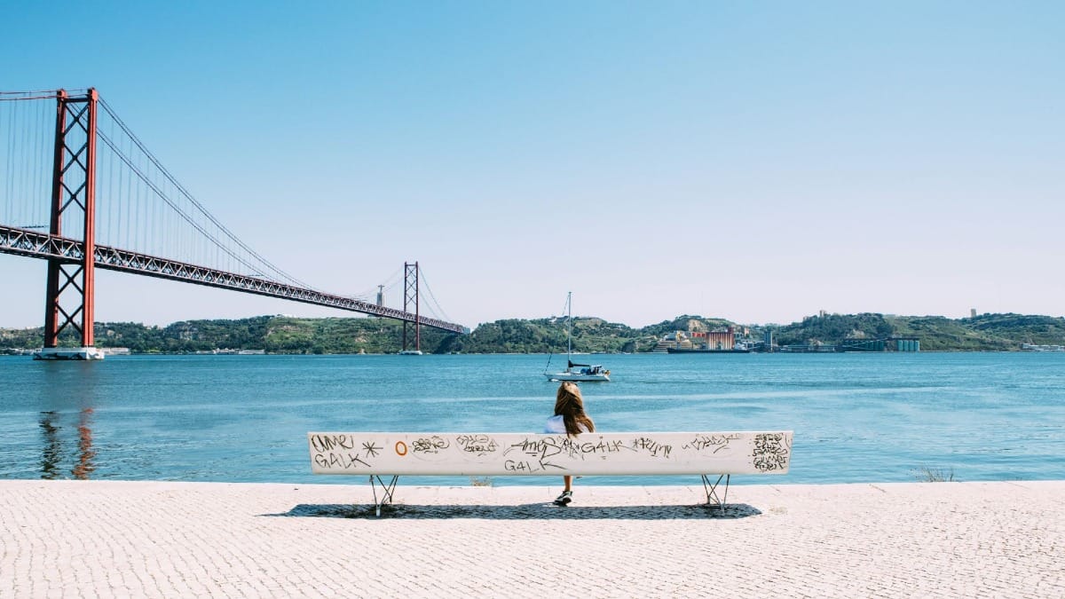 s8gp lisbon guided bike tour relaxing by tagus river