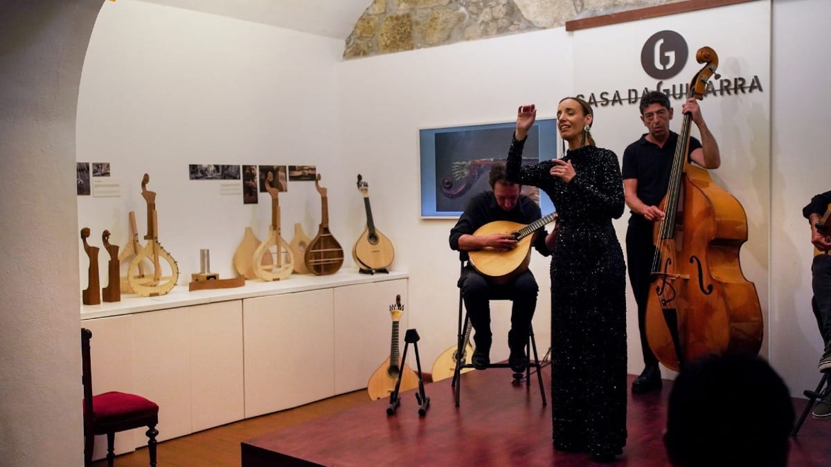 Portuguese musicians performing Fado with Portuguese guitars at Casa da Guitarra shop in Porto