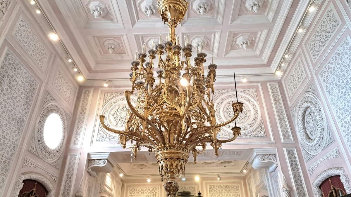 uj9u inside pena palace electric car tour