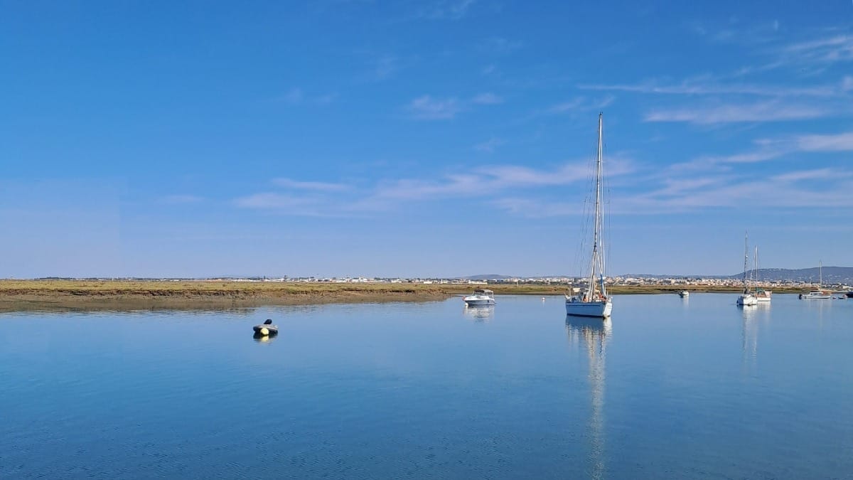 vP3S private boat tour faro ocean relaxation
